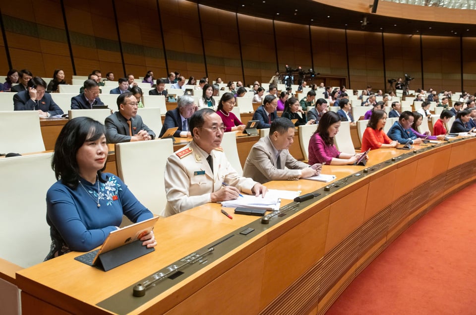 สมาชิกรัฐสภาเข้าร่วมการประชุมสมัชชาแห่งชาติครั้งที่ 8 ของสมัยที่ 15 - ภาพ: Quochoi.vn