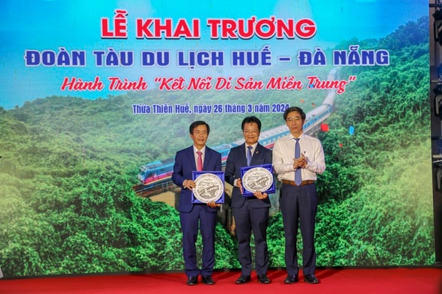 Đoàn tàu &quot;Kết nối di sản miền Trung&quot; chính thức đưa vào phục vụ khách - Ảnh 1.