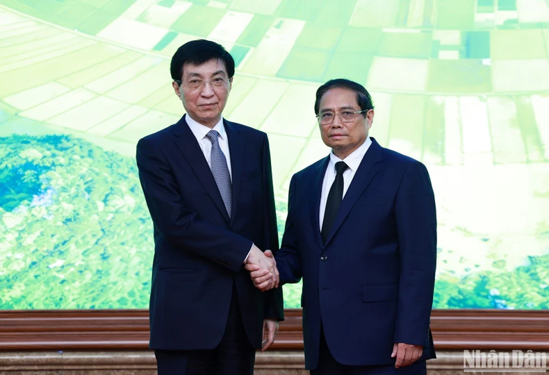 [Photo] Prime Minister Pham Minh Chinh receives Chairman of the Chinese People's Political Consultative Conference Wang Huning photo 3