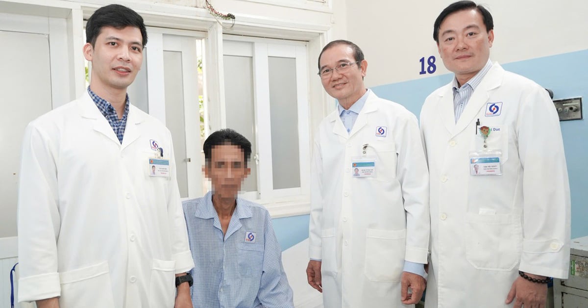 Doctors at Gia Dinh People's Hospital successfully performed surgery, cutting nearly 3m of intestines for a rare case.