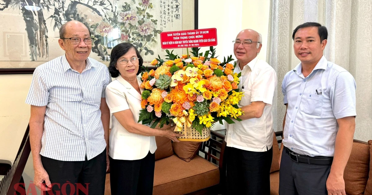 Lãnh đạo TPHCM thăm, chúc mừng nhân Ngày truyền thống Tuyên giáo