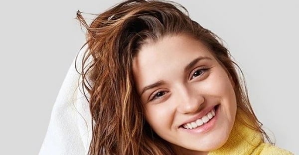 5 conseils simples avant et après le shampooing pour réduire la chute des cheveux en hiver