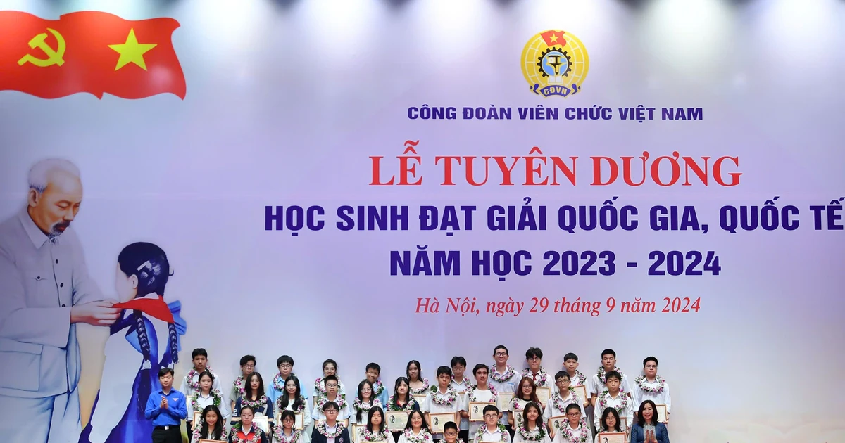 Công đoàn Viên chức Việt Nam tuyên dương học sinh đạt giải quốc gia, quốc tế năm học 2023-2024