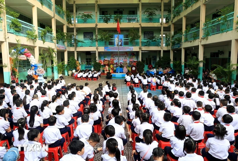 ファンゴックタック小学校（ホーチミン市）での2023-2024年度新学年の開校式。 （写真：ホン・ダット/VNA）