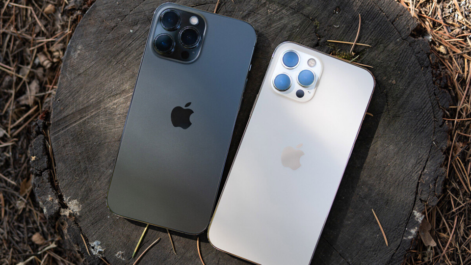 L'iPhone 12 Pro Max et 13 Pro Max sont deux modèles de téléphones qui valent la peine d'être achetés pour le Têt 2025