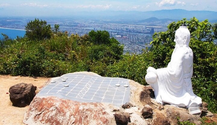 Ban Co Peak on Son Tra Peninsula, Da Nang. (Photo: Minh An)