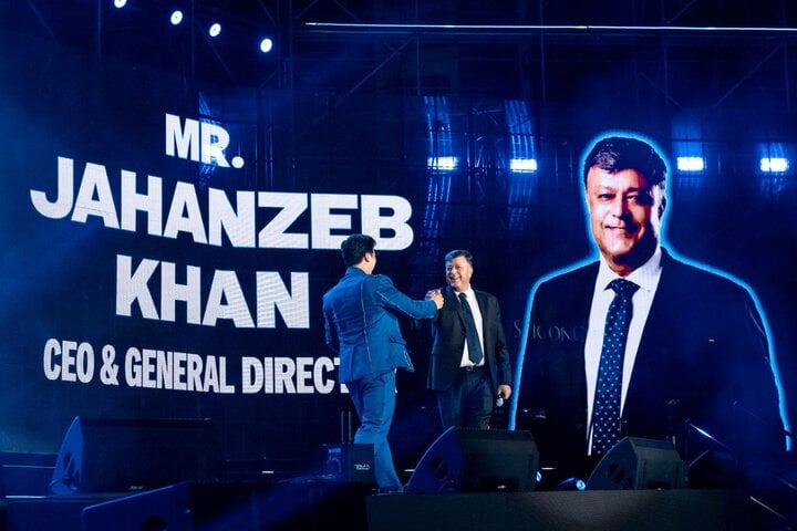 Herr Jahanzeb Khan – Generaldirektor von Suntory PepsiCo Vietnam.