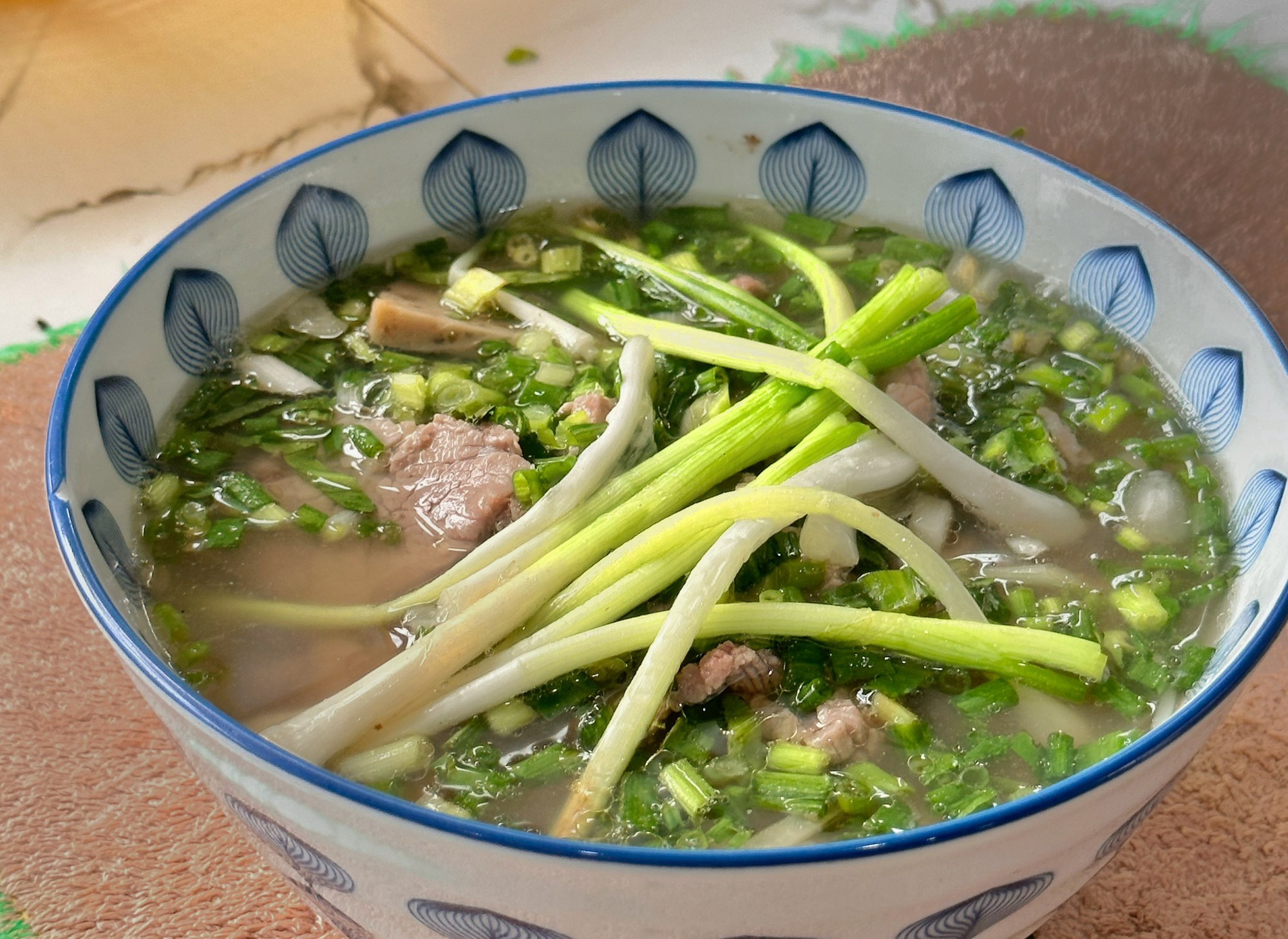 Quán phở TP.HCM mở bán lúc 3 giờ sáng: Vì sao là… 'phở sinh đôi'? - Ảnh 10.