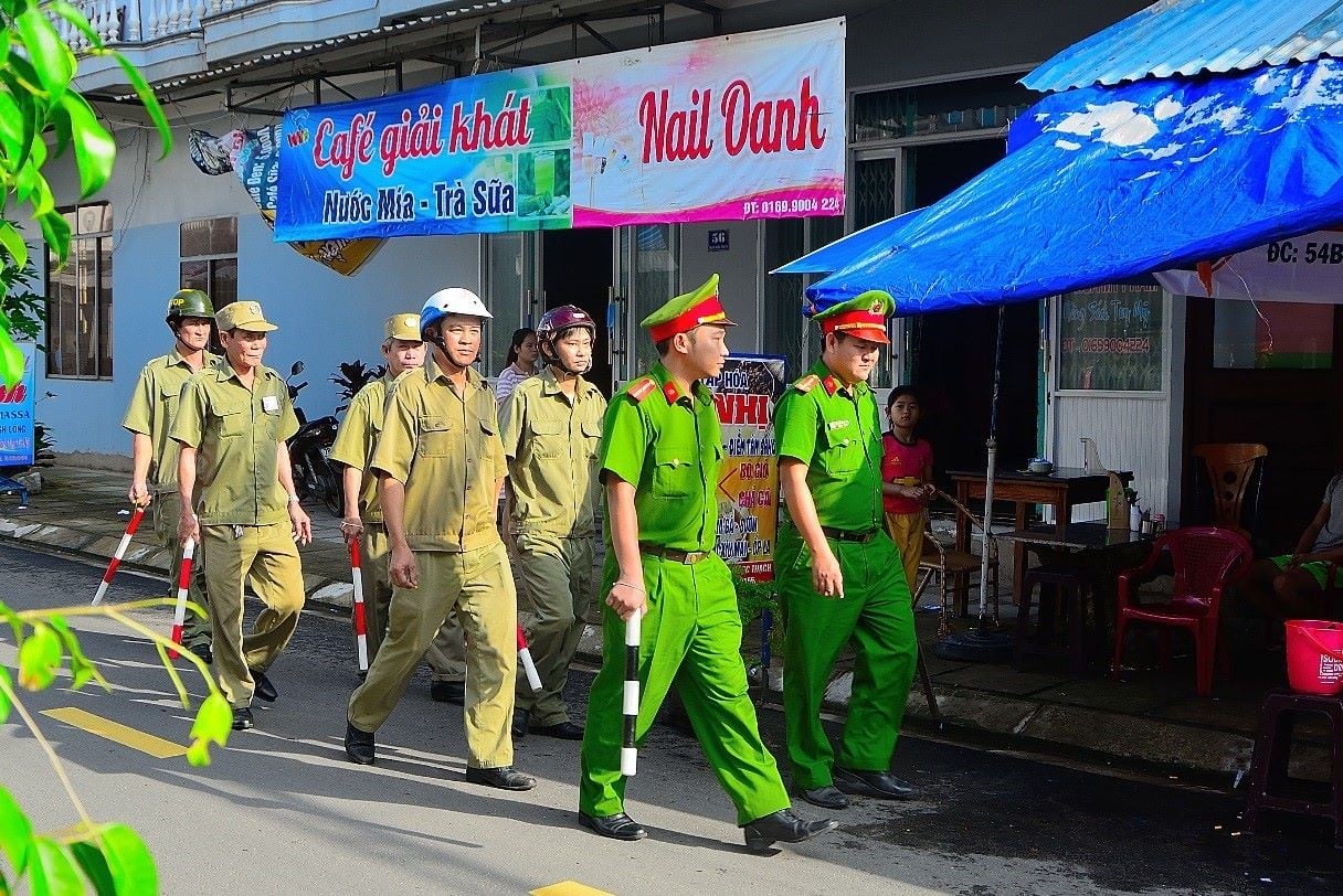 Lực lượng tham gia bảo vệ an ninh, trật tự ở cơ sở phối hợp Công an phường 9, TP. Tuy Hòa tỉnh Phú Yên tuần tra, kiểm soát, bảo đảm an ninh trật tự ở địa phương. (Nguồn: Công an Phú Yên)