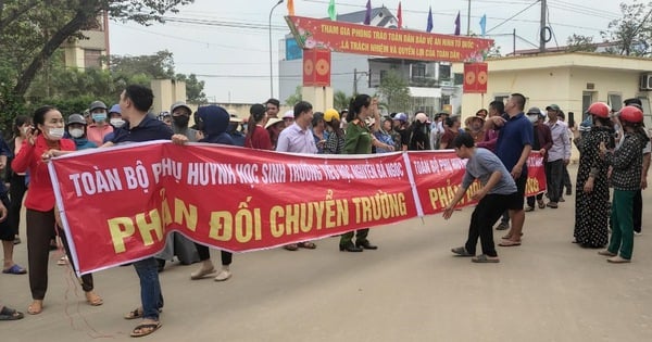 Диалог с жителями после протеста родителей против объединения школ