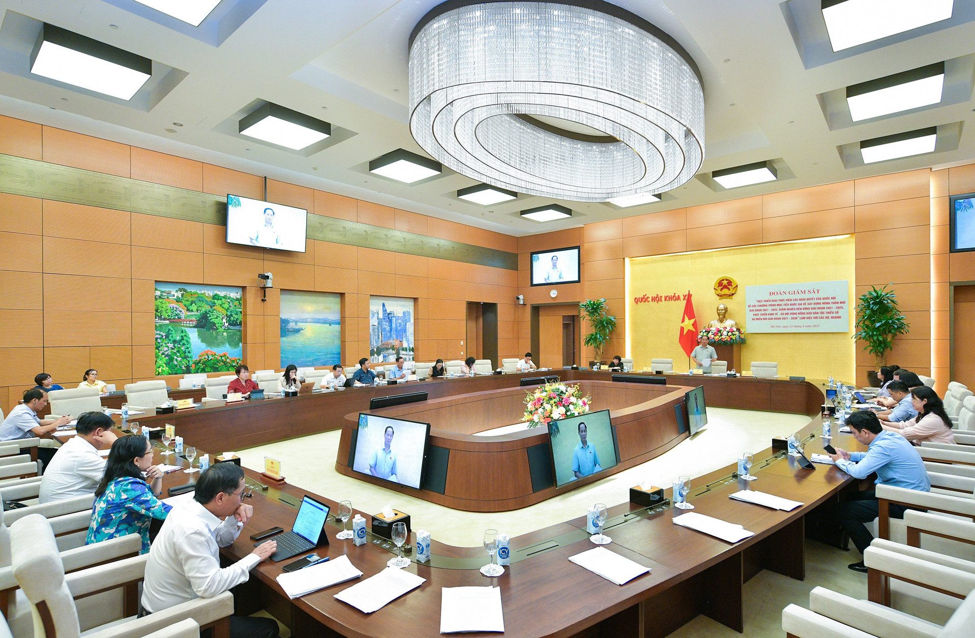 Die Aufsichtsdelegation der Nationalversammlung arbeitet mit Ministerien und Zweigstellen an der Umsetzung nationaler Zielprogramme.