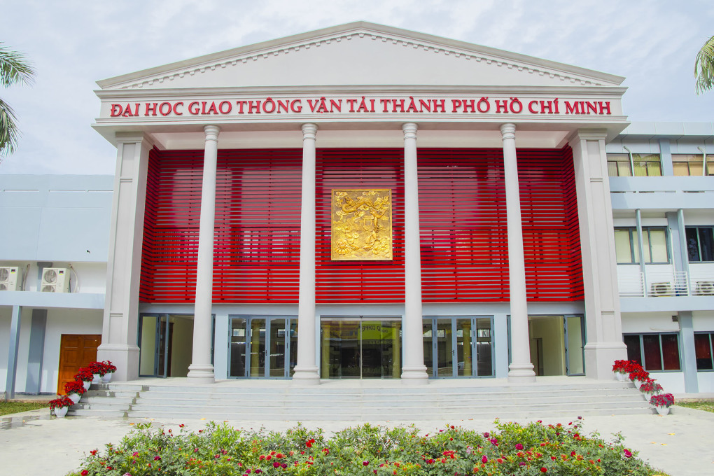 Một đại học tăng điểm chuẩn đột biến