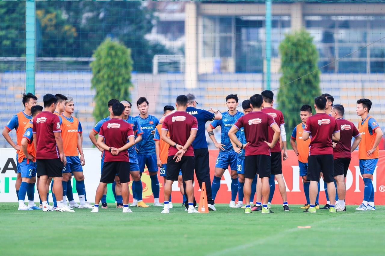 On June 11, the Vietnam national team and U23 Vietnam continued to practice at the Vietnam Youth Football Training Center (Hanoi) to prepare for two friendly matches with opponents Hong Kong (China) and Syria.