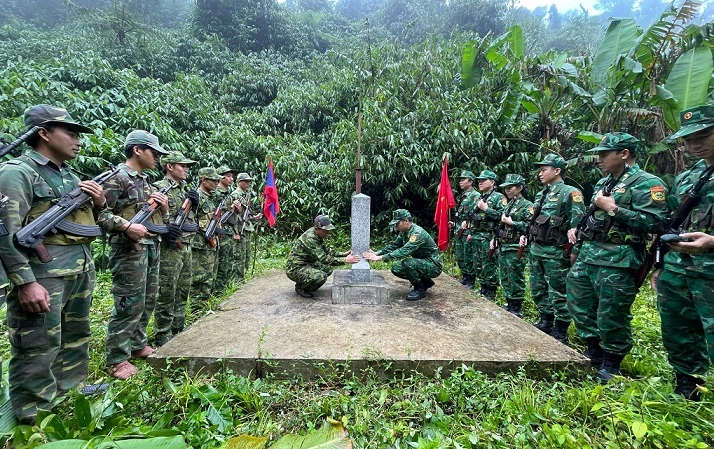 Tuần tra song phương biên giới Việt - Lào tại Nghệ An ảnh 2