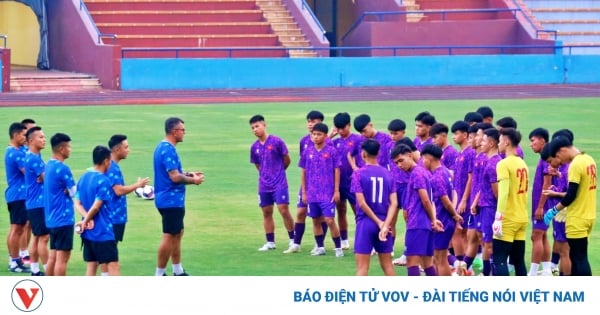 HLV Cristiano Roland loại 3 cầu thủ trước trận đấu với U17 Kyrgyzstan