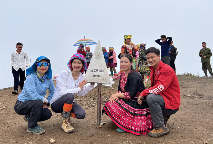 [On the top of Ta Chi Nhu. Photo: Hong Phuong