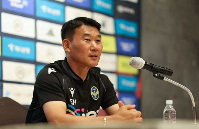 Incheon United coach Jo Sung-hwan. Photo: K-League