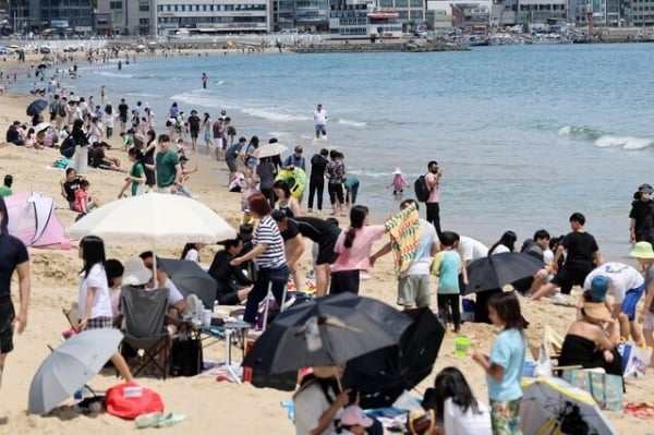 Pour protéger les touristes, Busan tente de freiner la hausse des prix sur les plages