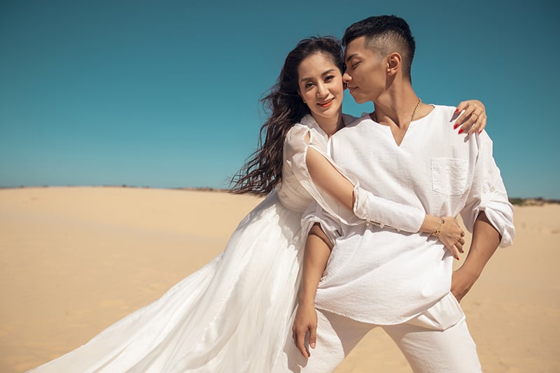 Những cặp đôi showbiz vướng nghi án toang - Ảnh 5.