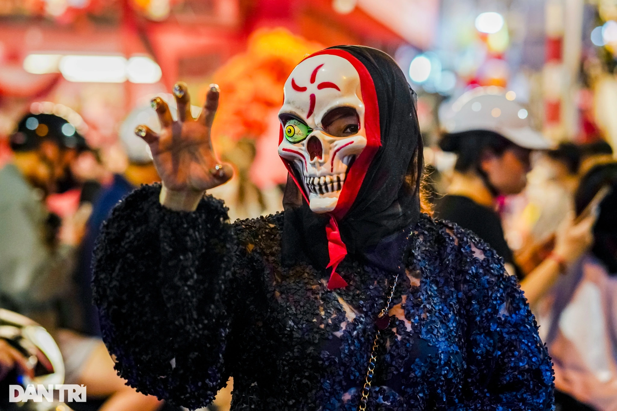 “Ghosts” roam the streets of Hanoi on Halloween