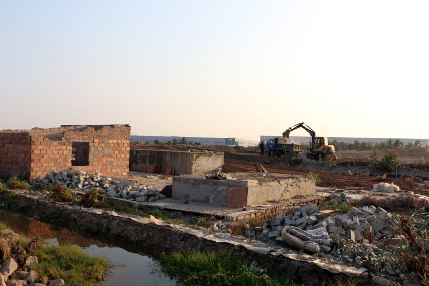 Bienes raíces - Quang Ninh: Finalización de los trabajos de limpieza del terreno para la Fase II del Proyecto del Parque Industrial Song Khoai