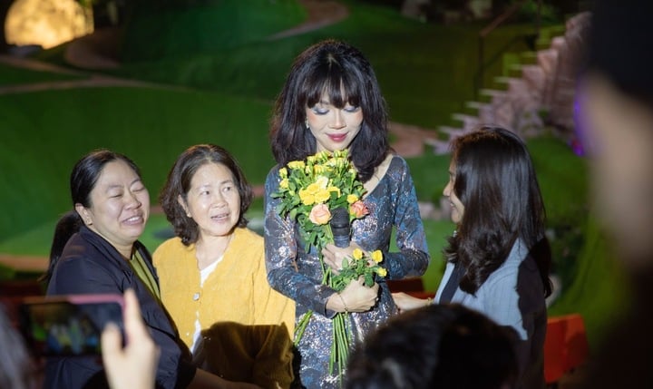 Trac Thuy Mieu was touched by the audience's affection.