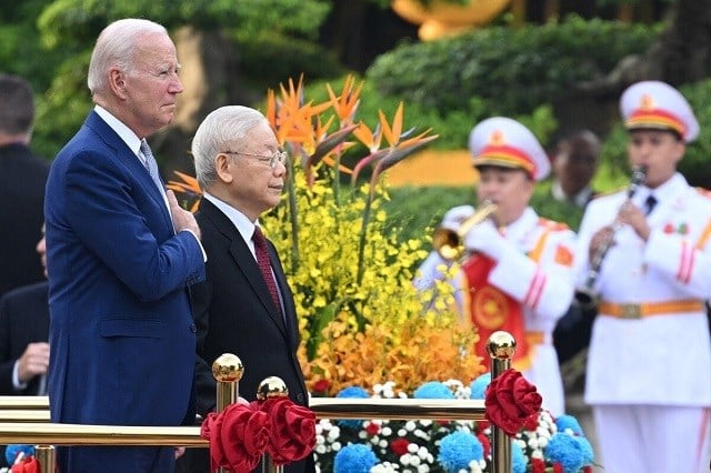 L’opinion publique internationale évalue positivement l’amélioration des relations entre le Vietnam et les États-Unis.