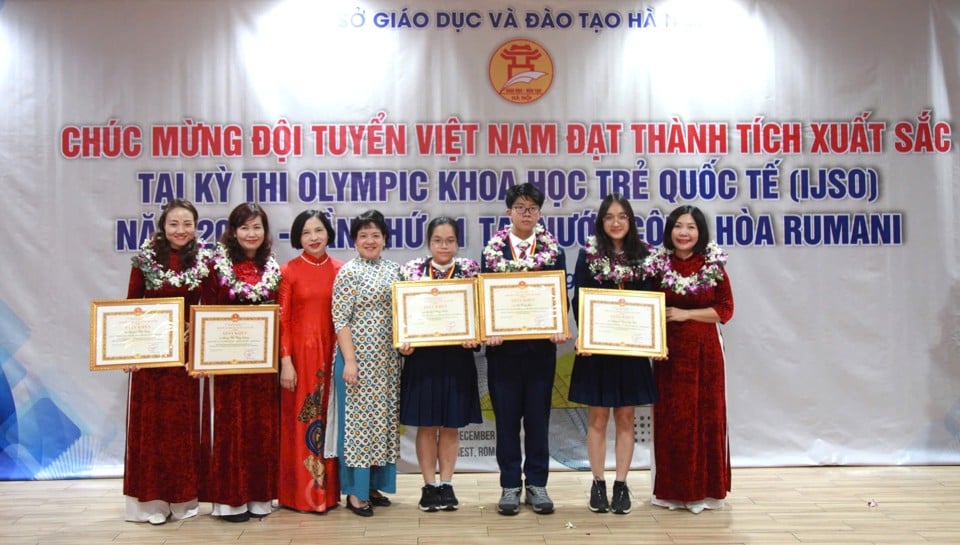 La Junta Directiva de Hanoi – Amsterdam High School for the Gifted felicita a los profesores y estudiantes de la escuela por sus altos logros en IJSO 2024.