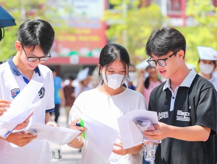Bộ GD&ĐT đính chính thông tin tốt nghiệp bỏ môn Địa, bắt buộc thi Sử. (Ảnh minh hoạ: N.A)
