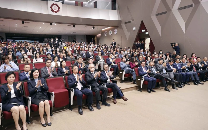 [Photo] Le président de l'Assemblée nationale Vuong Dinh Hue visite l'Université Chulalongkorn de Thaïlande photo 7