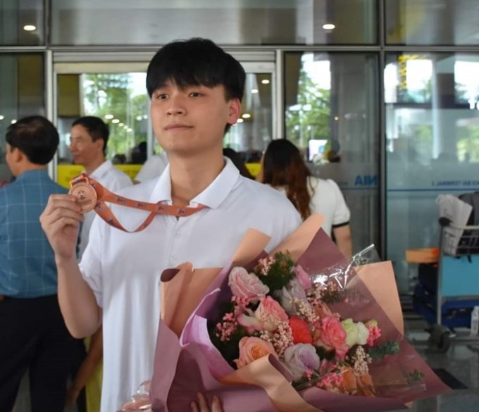 Vu Quoc Anh en el aeropuerto de Noi Bai, Hanoi, 12 de julio. Foto: Departamento de Educación y Formación de Vinh Phuc