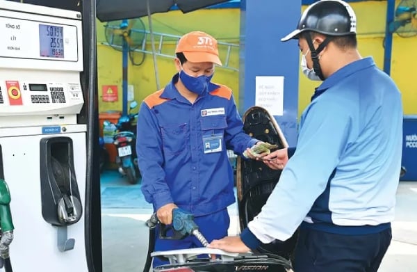 Le prix de l'essence RON 95 III dépasse les 23 000/litre