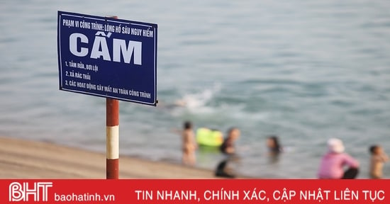 Vô tư tắm sông bất chấp cảnh báo nguy hiểm