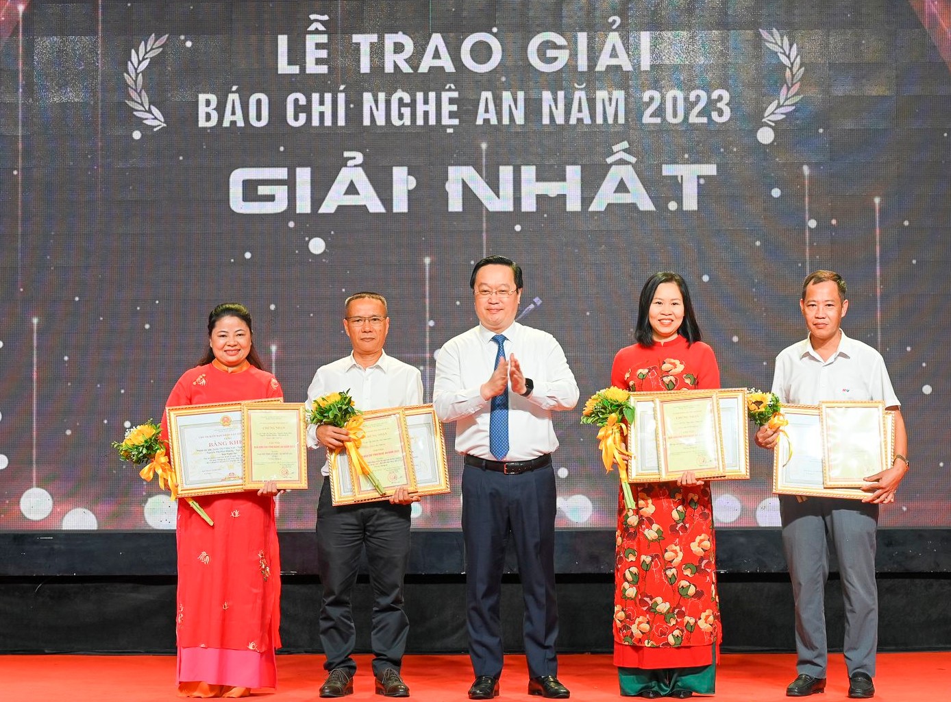 nghe an trao 34 tac pham doat giai bao chi nam 2023 hinh 1