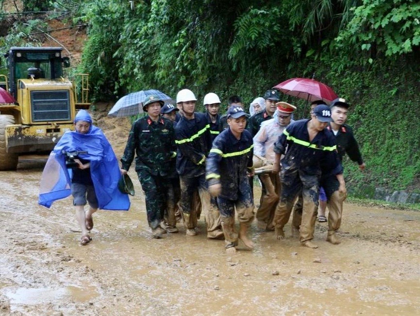 Le glissement de terrain survenu à Ha Giang le 13 juillet a fait 11 morts et blessés.