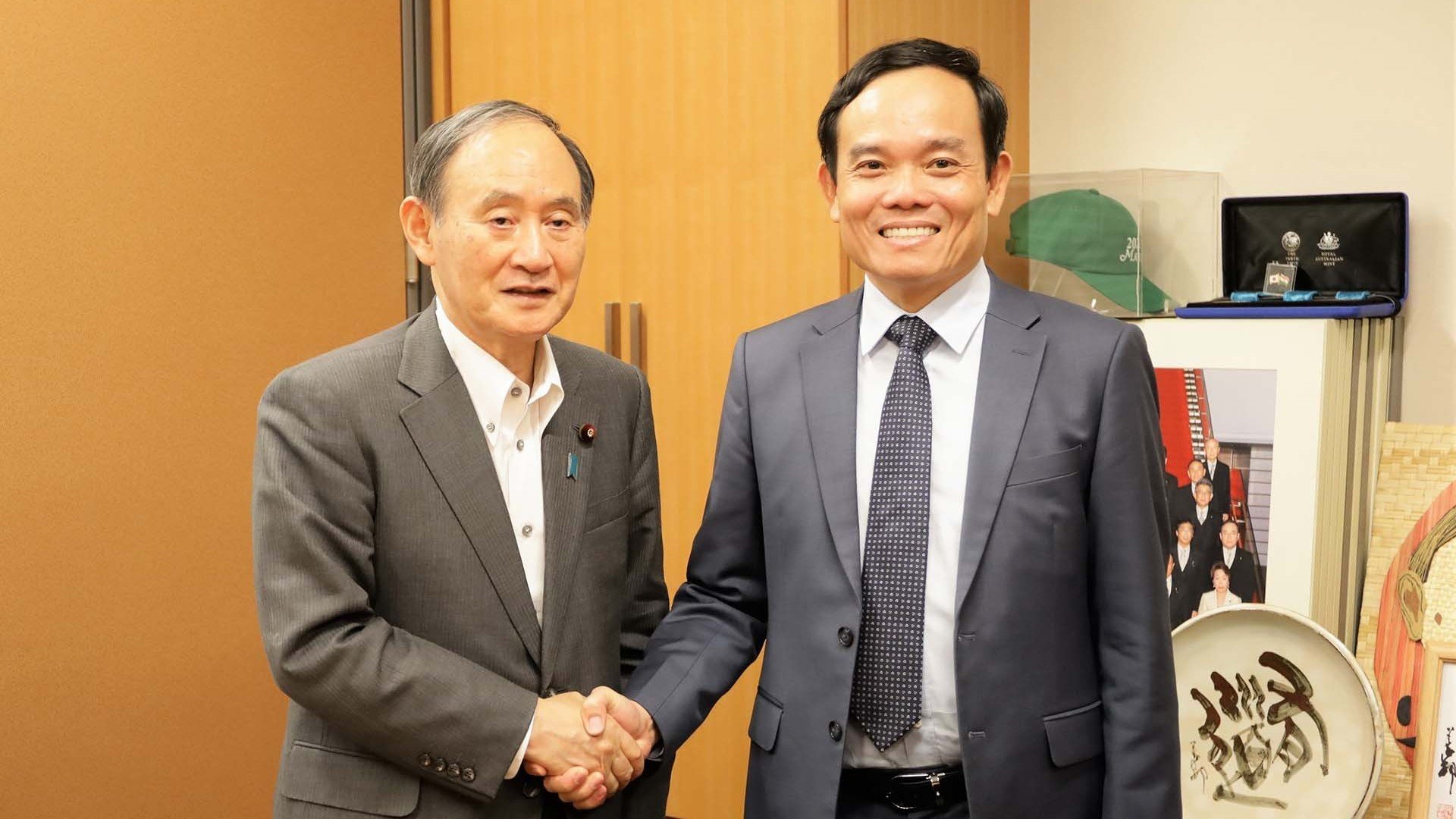 El viceprimer ministro Tran Luu Quang visita Japón y asiste a la Conferencia sobre el Futuro de Asia.