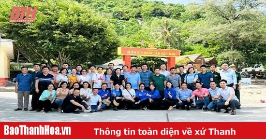 Sở Tài nguyên và Môi trường thăm, tặng quà cán bộ, chiến sĩ Đảo Mê