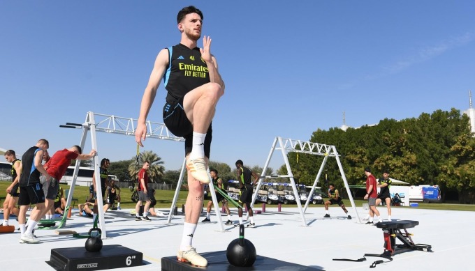 Declan Rice trainiert in den Vereinigten Arabischen Emiraten, während Arsenal im Golfstaat trainiert. Foto: premierleague.com