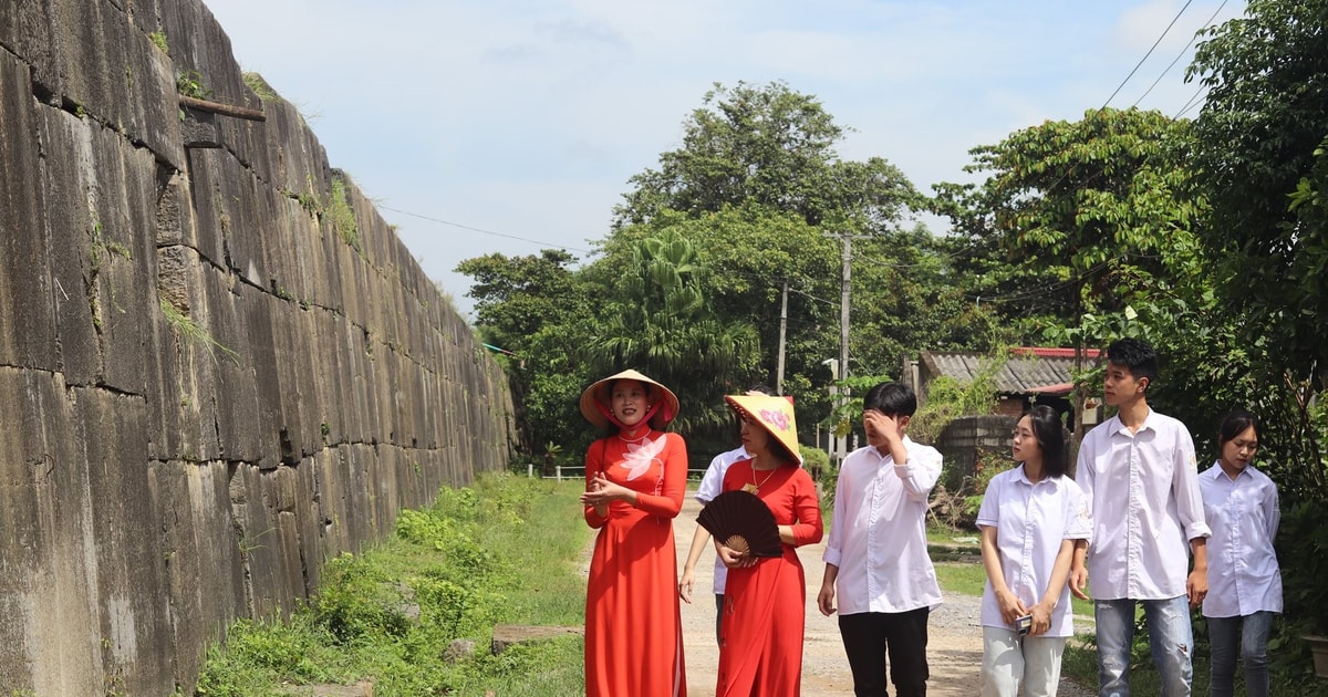 ทัวร์ฟรี 4 วันที่ Ho Dynasty Citadel