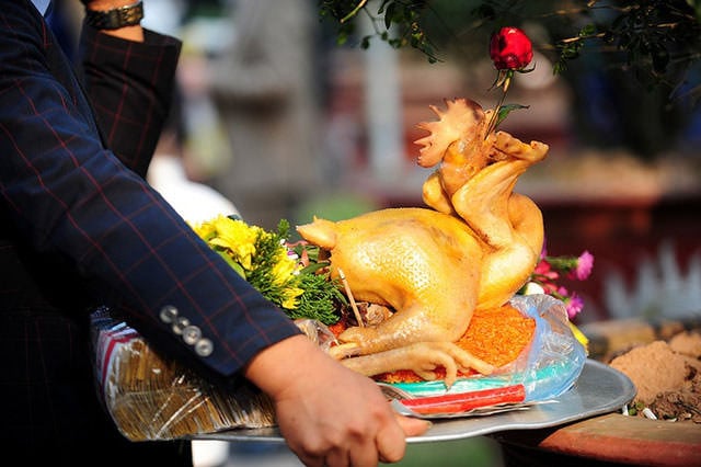 Cách luộc gà cánh tiên dũng mãnh, đẹp mắt siêu chuẩn ngày Tết- Ảnh 3.