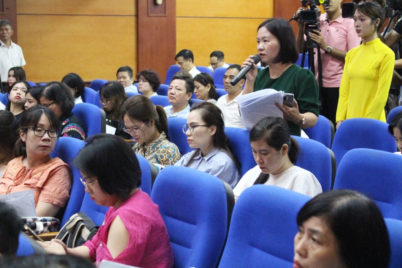 記者会見に出席した代表団は組織委員会と意見交換を行った。写真: ザクロ