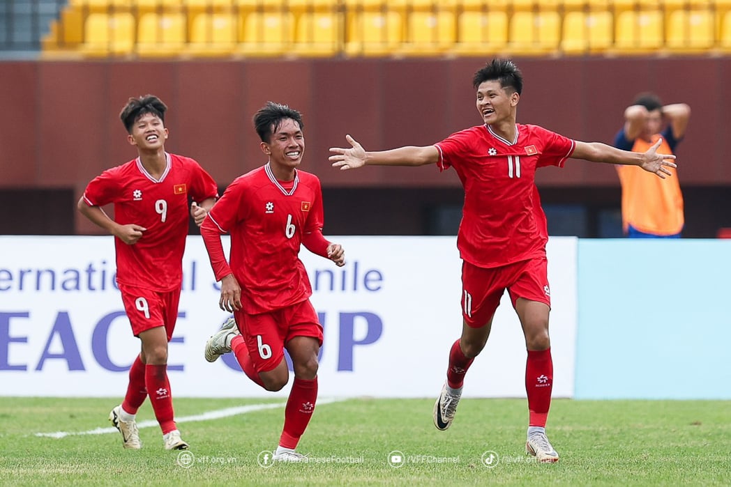 U.17 Việt Nam triệu tập ngôi sao cực 'chất': Chơi bóng ở Úc, cao 1,84 m- Ảnh 2.