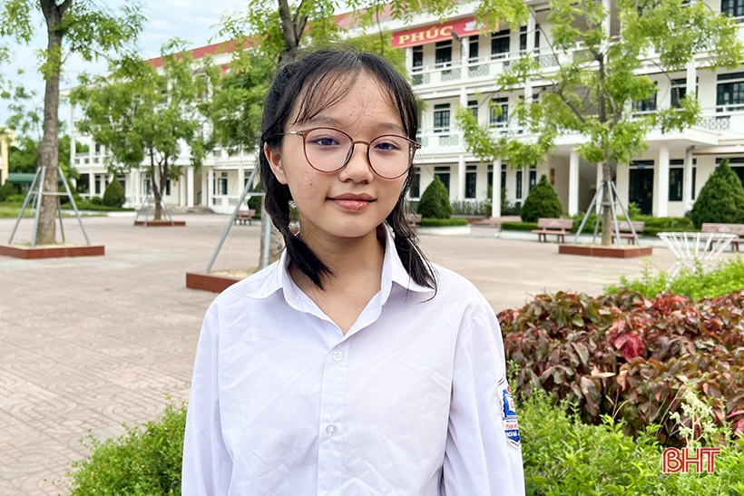 Dos compañeros de clase de la misma escuela del distrito... ganaron el primer premio en la escuela especializada Ha Tinh