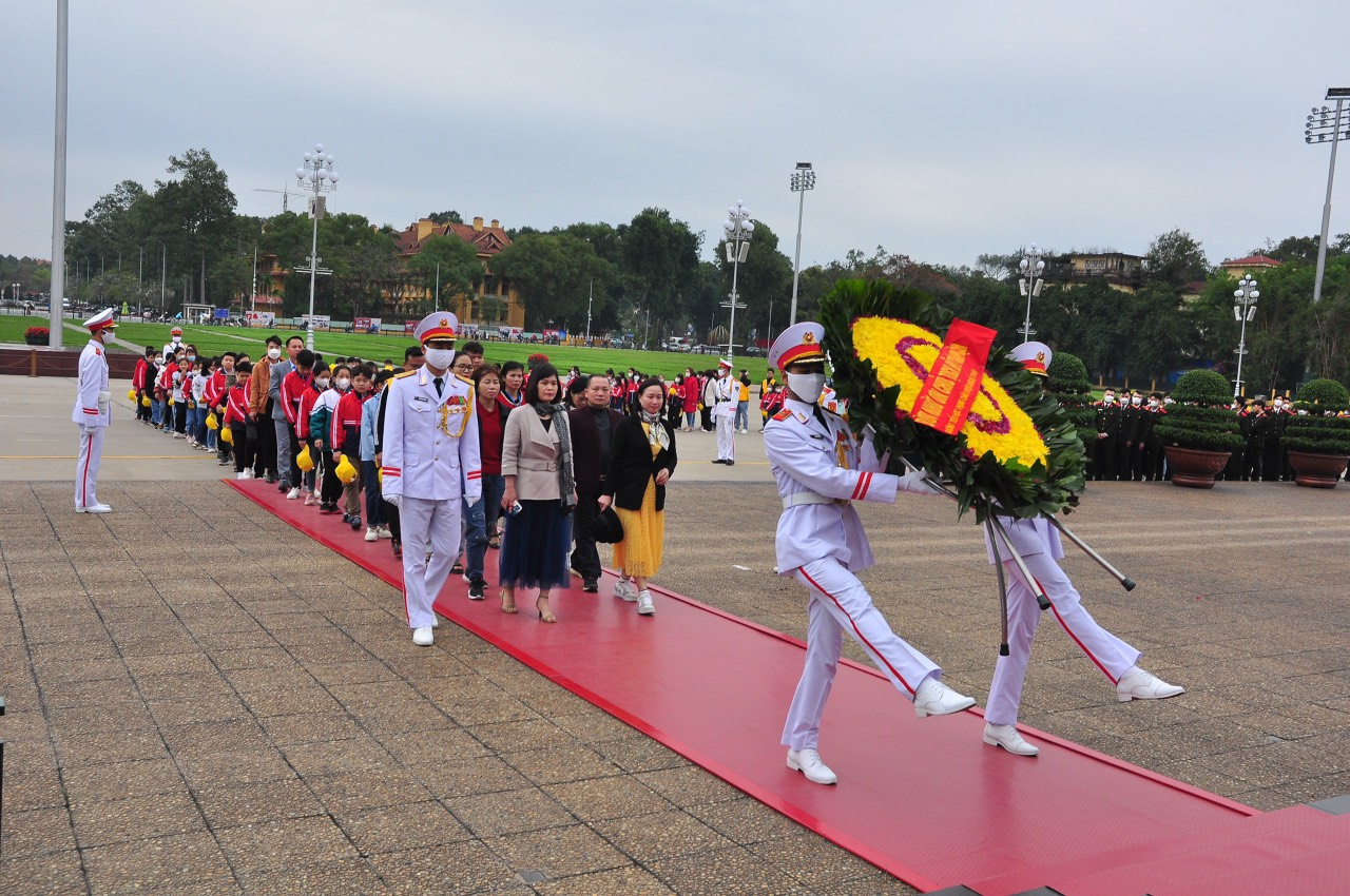 truong tieu hoc phung chau khong ngung no luc nang cao chat luong doi moi cong tac day va hoc hinh 1