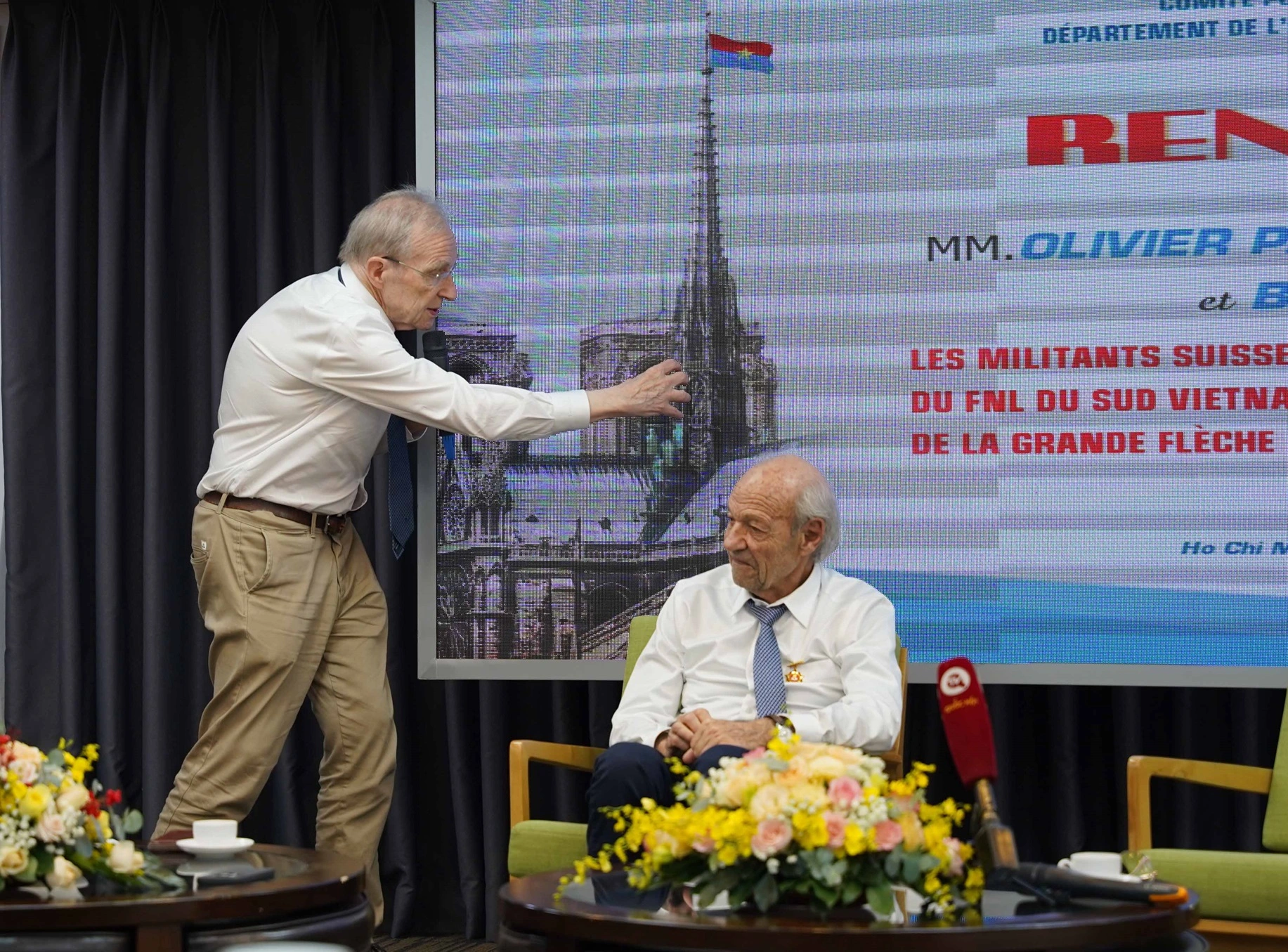 Two Swiss tell the story of hanging the Vietnamese flag on the roof of Notre Dame Cathedral in Paris