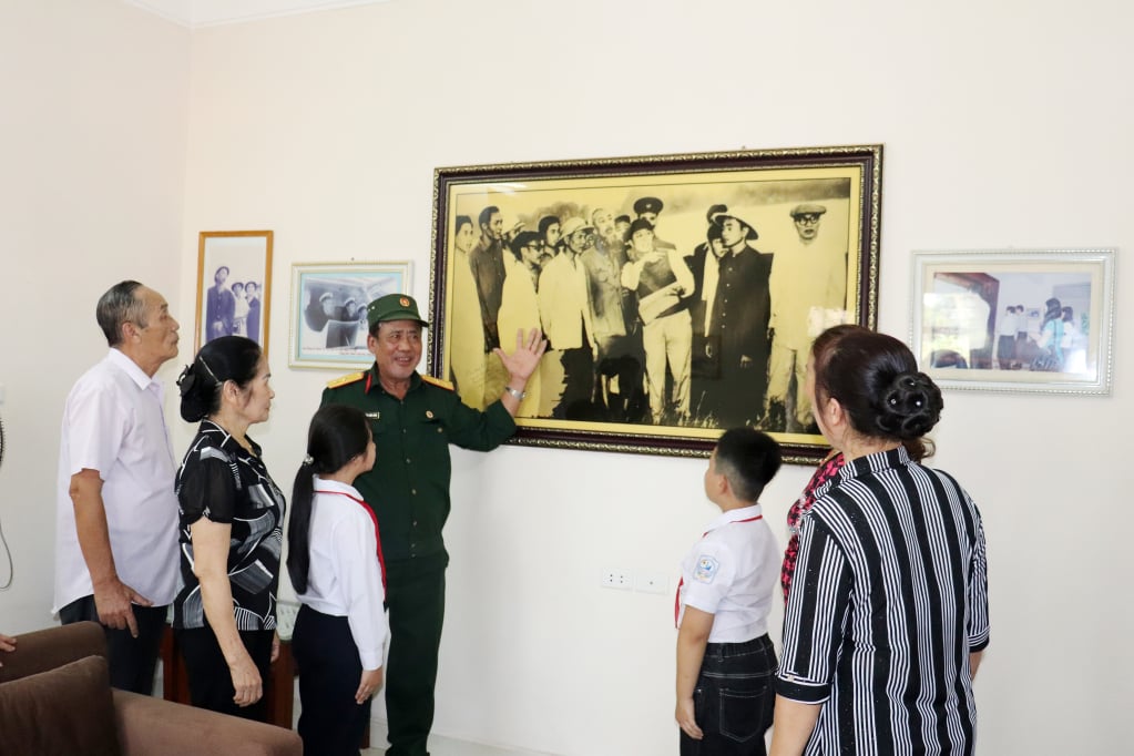 People visit Uncle Ho Memorial Area on Tuan Chau Island.