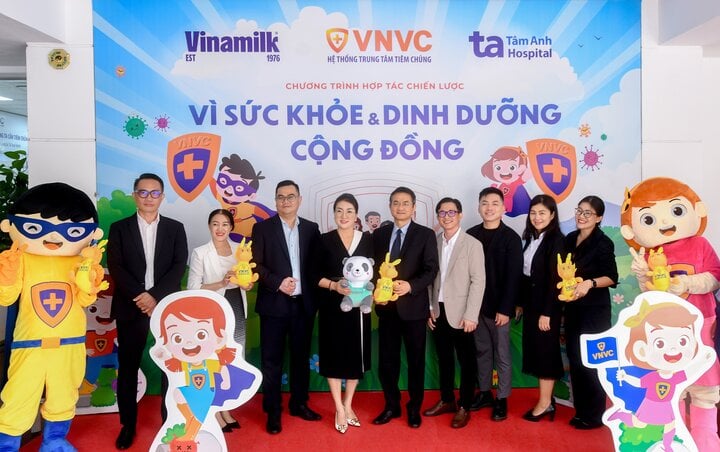 Vinamilk, VNVC et Tam Anh espèrent que la coopération stratégique combinant nutrition et soins de santé apportera de nombreux avantages à la communauté. (Photo : Vi Nam)