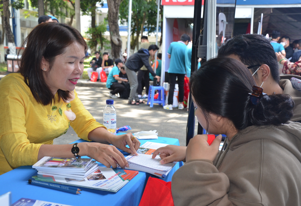 Ngành tài chính ngân hàng đã hết thời, ít người học, khó xin việc? - 2