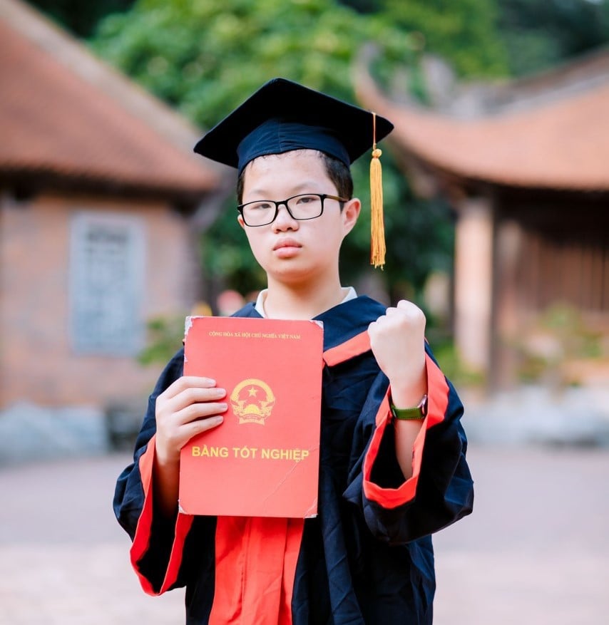 a gagné 2 points 10 étudiants de sexe masculin de l'école newton thanh thu faculté de physique 1