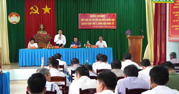 Une délégation de députés de l'Assemblée nationale de la province de Dak Nong a rencontré les électeurs de la commune de Nam Binh